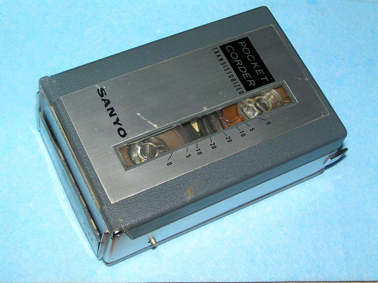 Vintage Technics. Pocket Corder Sanyo MC-2